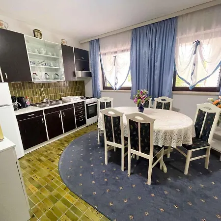 In 42070 Apartman *