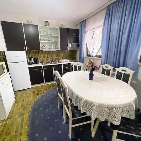 Apartman In 42070